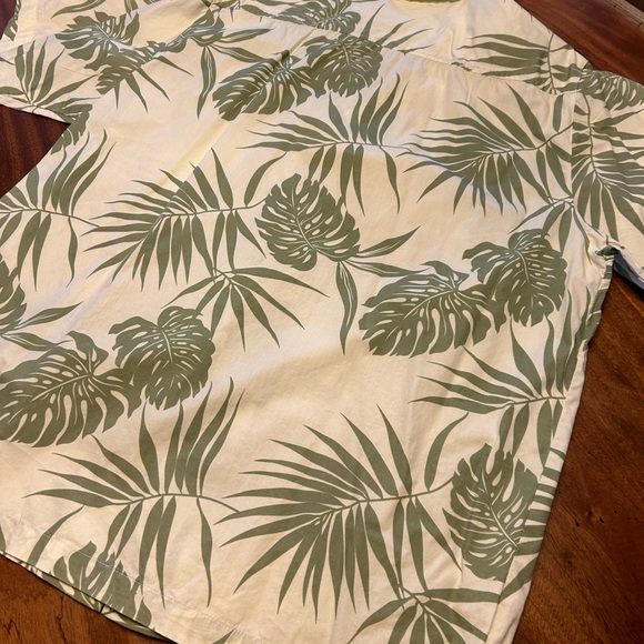 L Homme Essence Cl Hawaiian Shirt - Picture 2 of 3